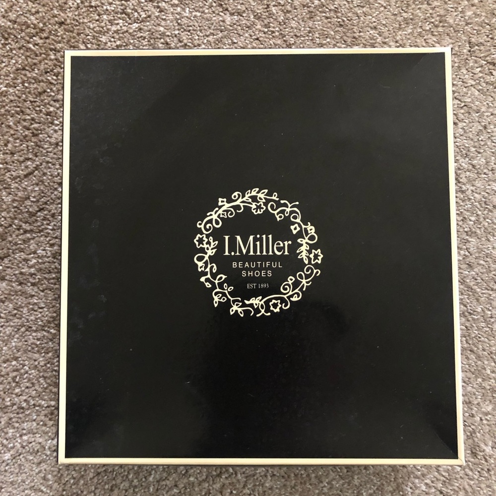 L. Miller Silver Heels - Picture 3 of 4